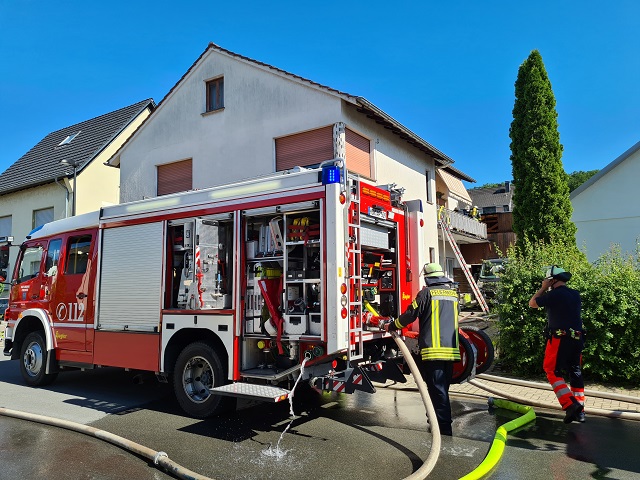 Gemeldet: Brennt Carport!